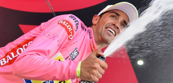 Spanish rider Alberto Contador of the Tinkoff-Saxo team celebrates on the podium  the overall leader's pink jersey on the podium following the 16th stage of the 98th Giro d'Italia cycling tour, over 170km from Melide (CH) to Verbania, Italy, 28 May 2015. ANSA/LUCA  ZENNARO