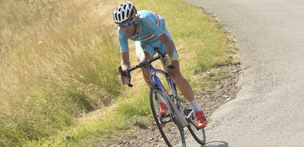 Nibali valt de favorieten aan - foto: Sirotti