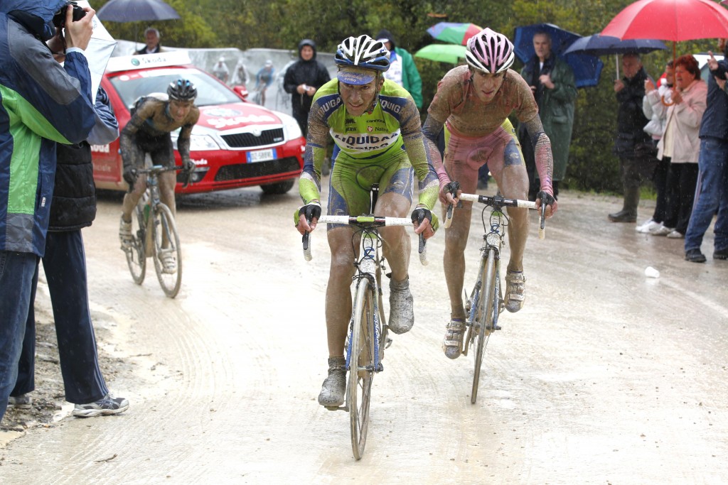 Vincenzo Nibali sleurde Basso door moeilijke tijden in de Giro van 2010. Foto - Sirotti