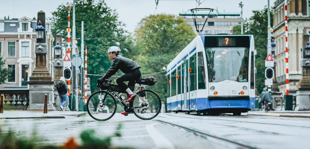 ANWB geeft fietsroute cadeau aan Amsterdam ter ere van 750e verjaardag