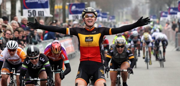 D’Hoore heeft trein het beste op de rails in Driedaagse Brugge-De Panne, Wiebes vierde