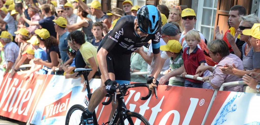 Tour 2015: Froome haalt verhaal bij Nibali in Astana-bus