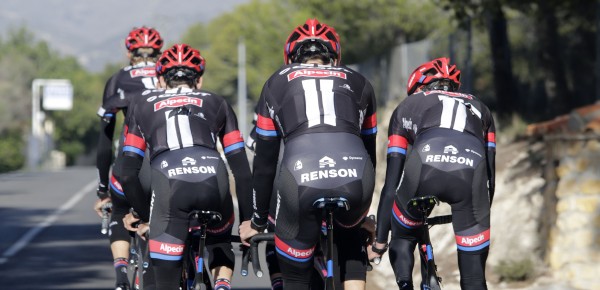 Zes renners Giant-Alpecin aangereden: “Iedereen is in shock”