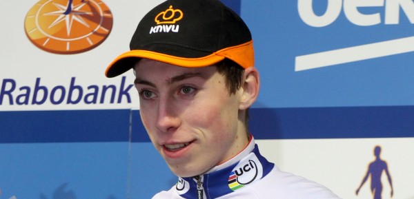 Jens Dekker bezorgt Nederland eerste goud op WK veldrijden