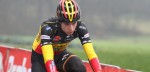 Wout van Aert gaat met zege aan de haal in Eeklo