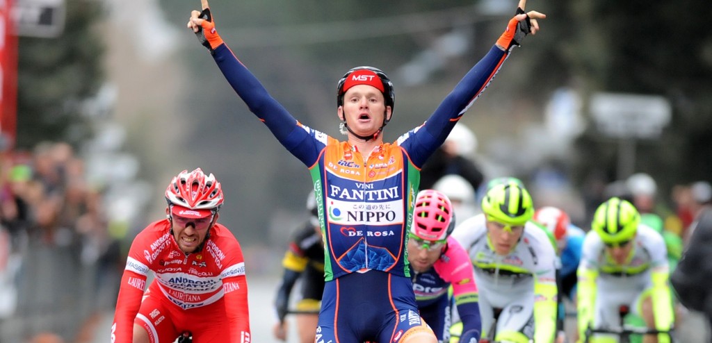 Wielertenues 2017: Nippo-Vini Fantini presenteert rode en oranje driehoekjes