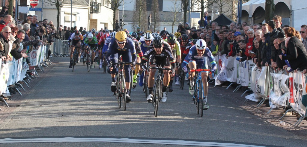 Aidis Kruopis sprint naar zege in Dorpenomloop Rucphen