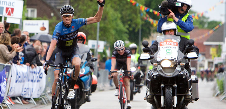 Oscar Riesebeek zegeviert in Omloop der Kempen