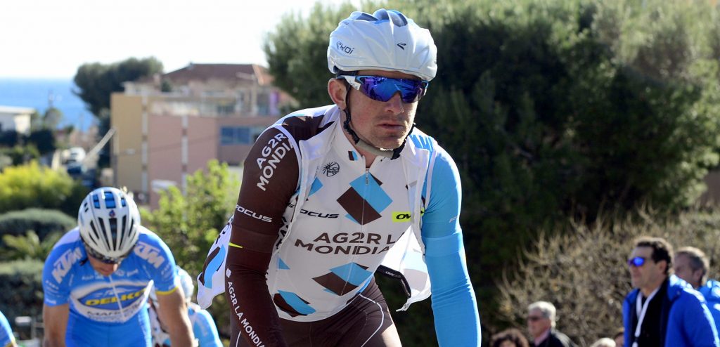 Samuel Dumoulin aan het feest in Tour du Doubs