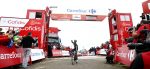 Nairo Quintana oppermachtig op Lagos de Covadonga, Robert Gesink tweede