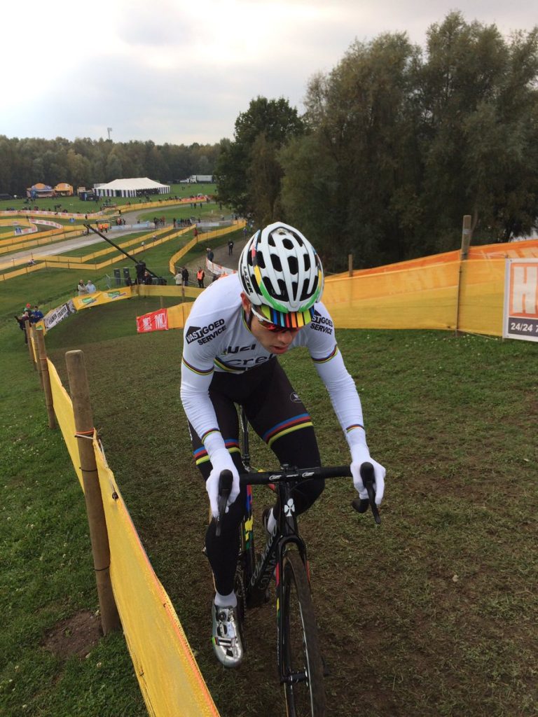 Van Aert gist naar oorzaak kettingproblemen