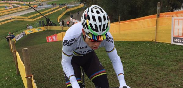 Wout van Aert voelt zich geen onverdiende wereldkampioen na nieuwe nederlagen