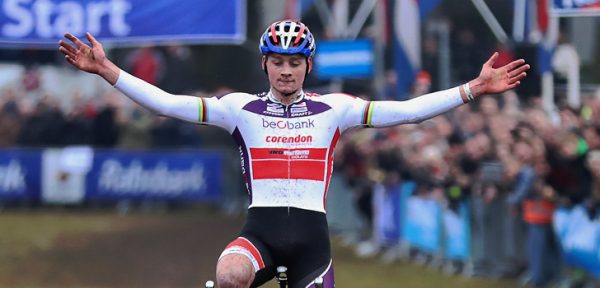 Van der Poel pakt met groots machtsvertoon rood-wit-blauw