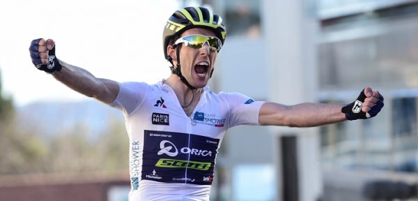 Simon Yates zegeviert in Fayence, Alaphilippe behoudt leiderstrui