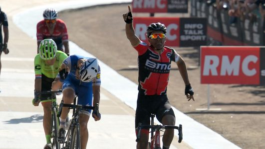 Van Avermaet zegeviert in Roubaix, Langeveld derde