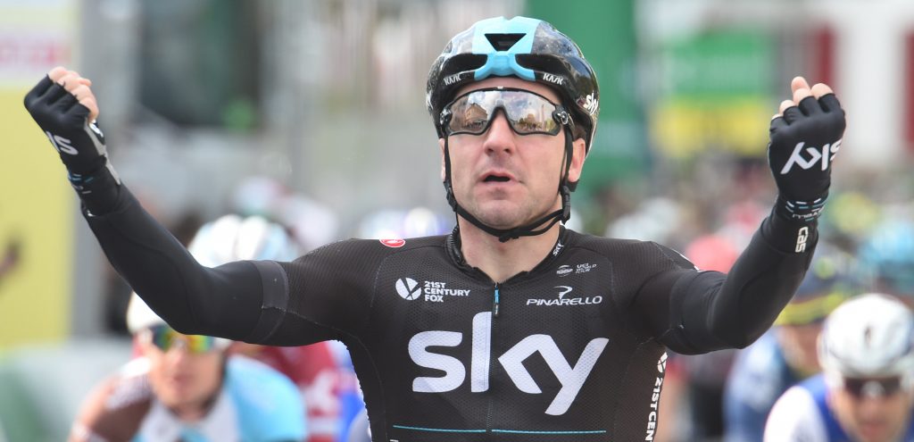 Elia Viviani per 1 augustus naar UAE Emirates