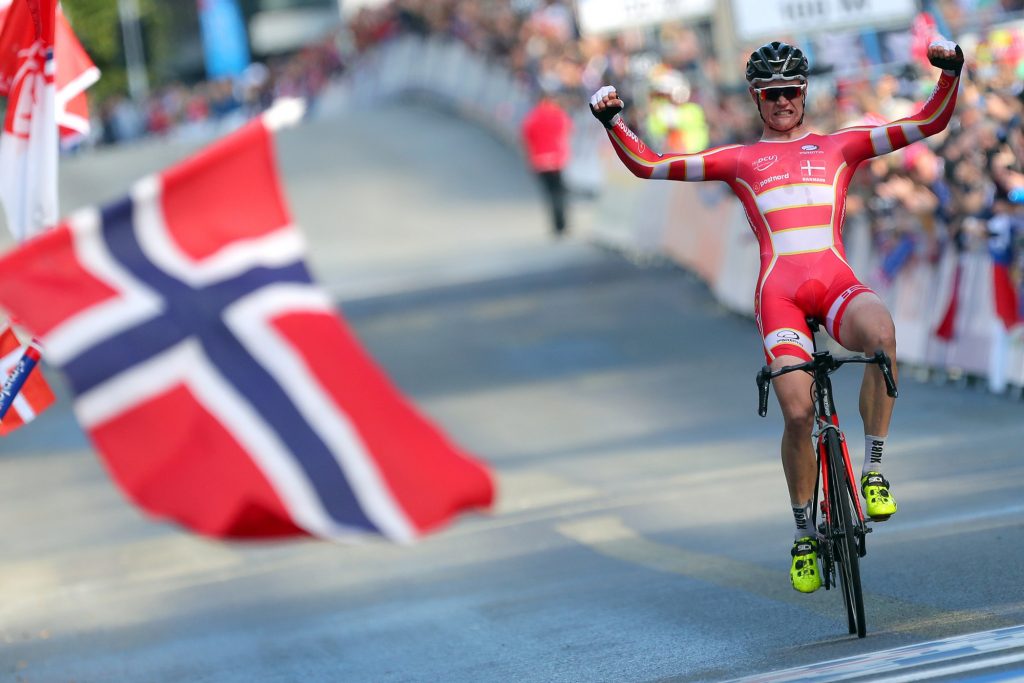 Price-Pejtersen wint tijdrit in Olympia’s Tour, Johansen herovert geel