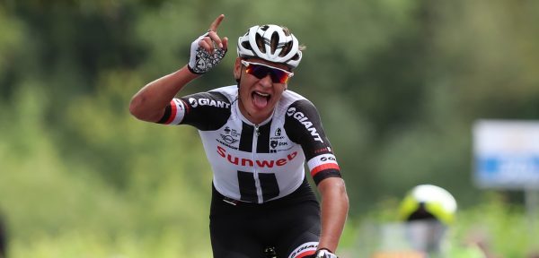 Jarno Mobach zegeviert in slotrit Olympia’s Tour, eindzege Eenkhoorn