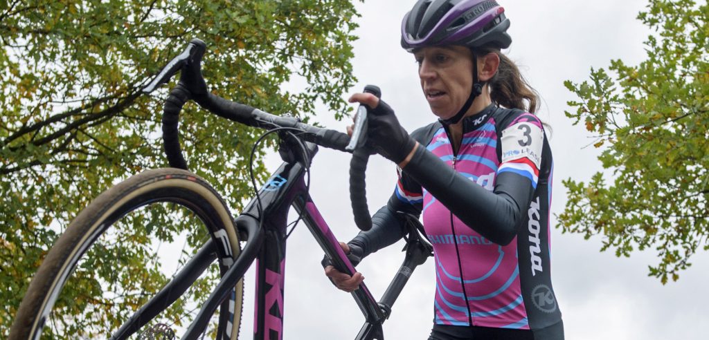 Helen Wyman zegeviert in Koppenbergcross