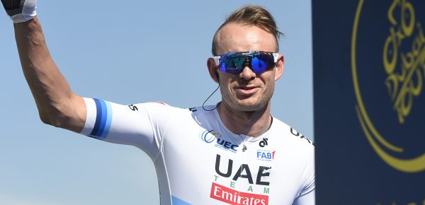 Wielertenues 2019: UAE Emirates in het wit