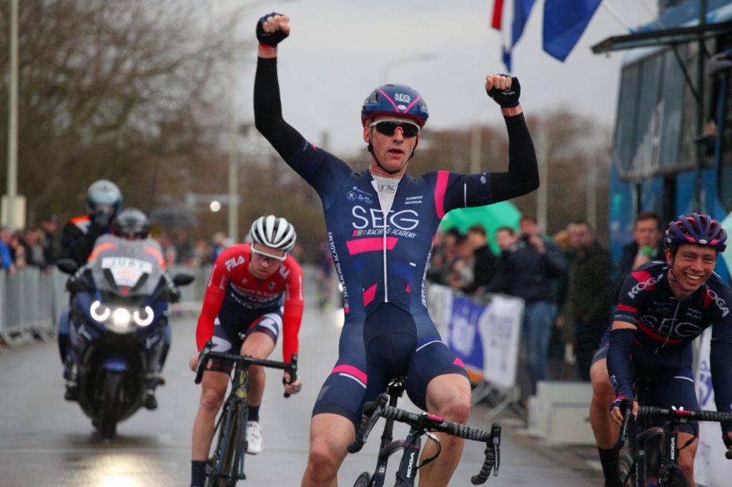 Hartthijs de Vries, opgaves Parijs-Nice en Tirreno-Adriatico, George Bennett