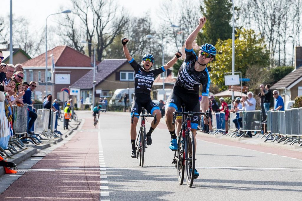 Rick van Breda wint Omloop van de Braakman na late uitval