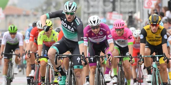 Giro 2018: Bennett vloert sprintkoning Viviani in Praia a Mare