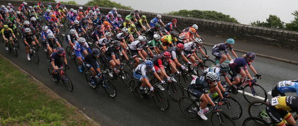 Tour de Bretagne voor vrouwen terug, Boogerd mept YouTuber in elkaar op tv