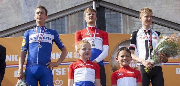 Dylan van Baarle flitst naar titel tijdens NK Tijdrijden