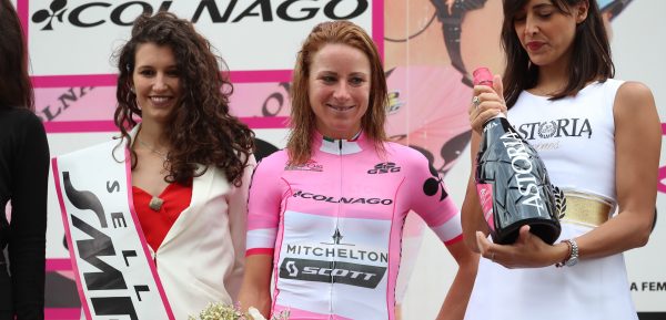 Van Vleuten deelt mokerslag uit in klimtijdrit Giro Rosa