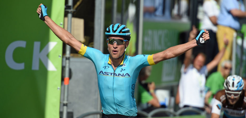 Magnus Cort klopt Julius van den Berg in BinckBank Tour