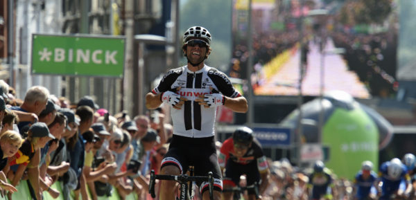 Mohoric houdt stand in BinckBank Tour, Matthews wint felbetwiste slotrit