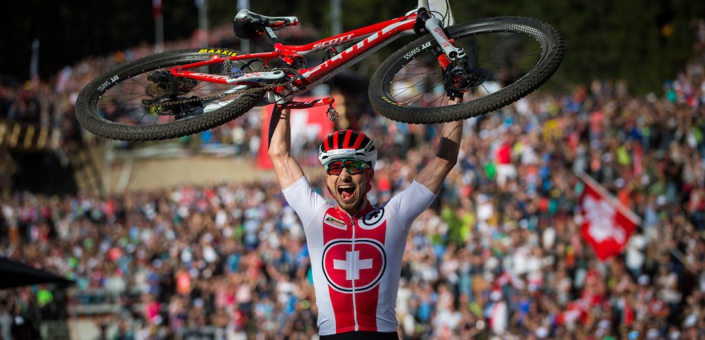 Schurter voor zevende keer wereldkampioen mountainbiken, Van der Poel derde
