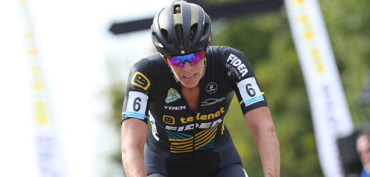 Ellen van Loy blesseert knie bij valpartij in Druivencross