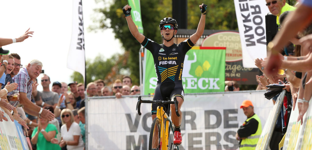 Van der Haar wint op de Muur van Geraardsbergen, pech voor Van Aert