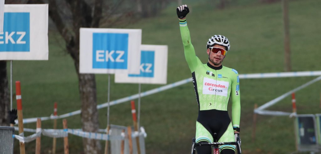David van der Poel maakt familiefeest compleet in Zwitserland