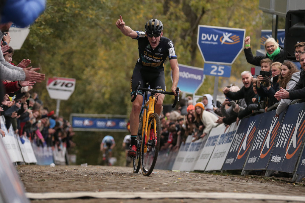 Toon Aerts wint spannende Koppenbergcross, Van der Poel kopje onder