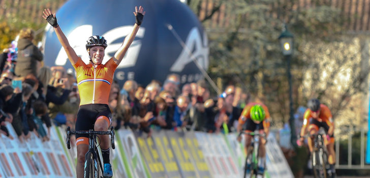 Annemarie Worst triomfeert op EK in eigen land, volledig Nederlands podium