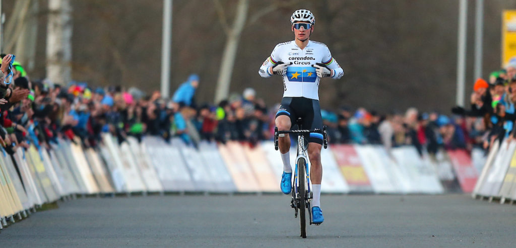 Mathieu van der Poel pakt tiende seizoenszege in Tábor