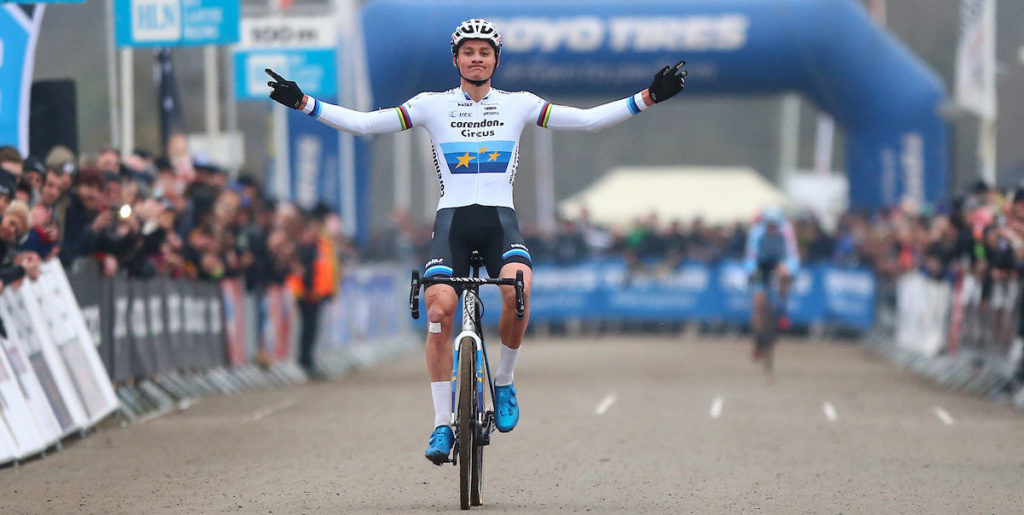 Mathieu van der Poel zegeviert ook in Ambiancecross