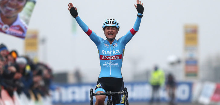 Denise Betsema trekt hoogvorm door met winst in Koksijde