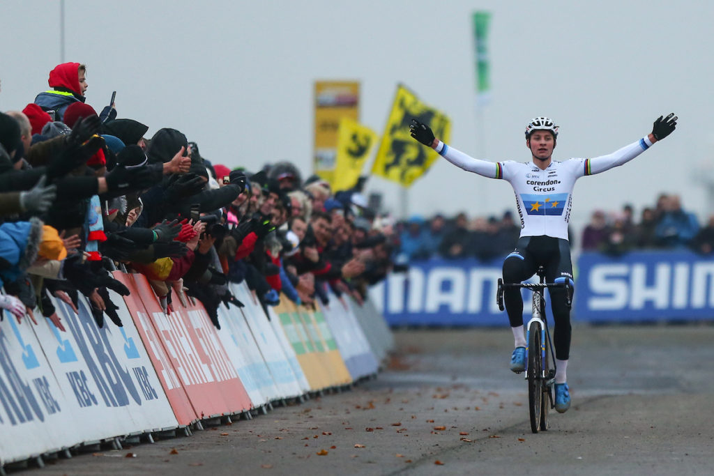 Mathieu van der Poel geeft nieuwe demonstratie in Koksijde