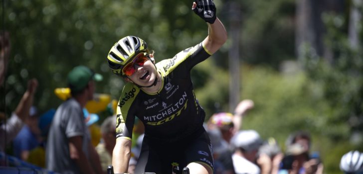 Oppermachtige Grace Brown sprint naar ritwinst in Women’s Tour Down Under