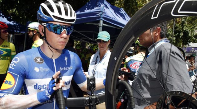 Remco Evenepoel tevreden na profdebuut: “Heel fijn om in zo’n peloton te koersen”