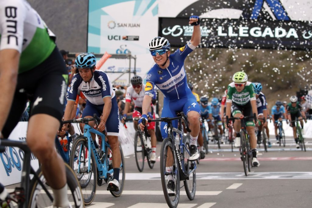 Remco Evenepoel heeft eerste trui als prof al te pakken