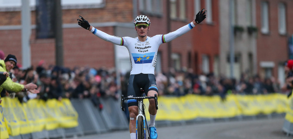 Mathieu van der Poel boekt honderdste zege in Gullegem