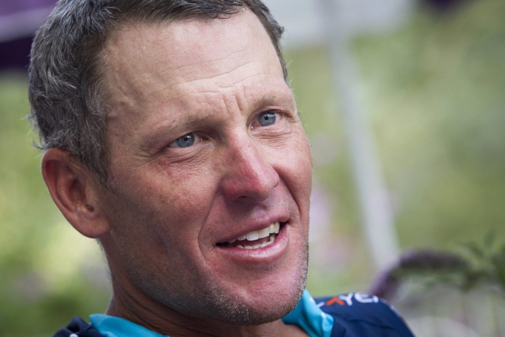 Armstrong denkt dat nachtelijke controles slecht zijn voor wielersport: Bij Messi doen ze dat ook niet