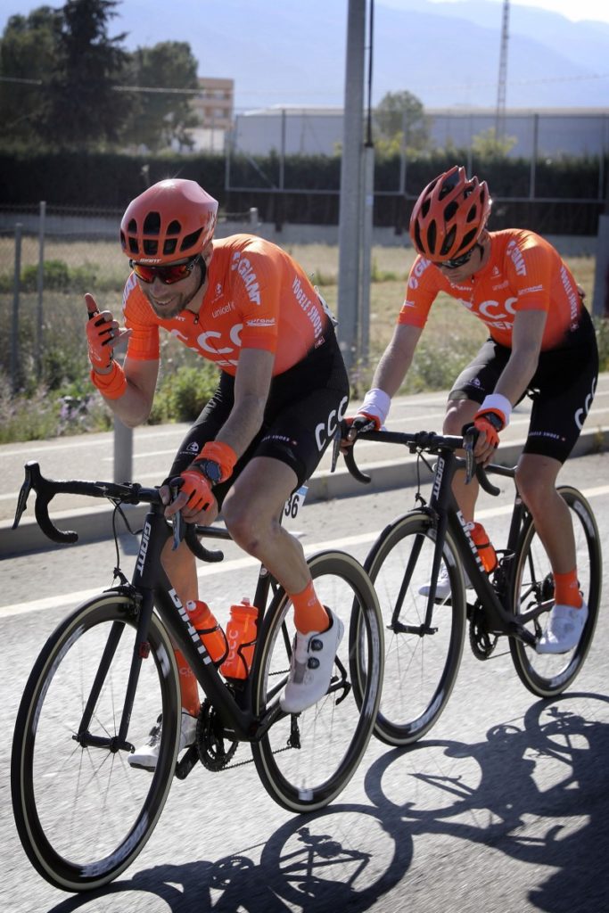 Giro 2019: Laurens ten Dam geeft op met pijn aan ribben