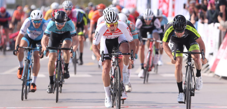 Bas van der Kooij verslaat Roy Jans na fotofinish in Antalya, Van der Poel levert leiderstrui in