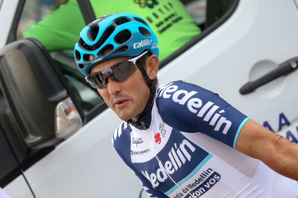 Óscar Sevilla (47) moet Tour Colombia in kansrijke positie verlaten na zware crash